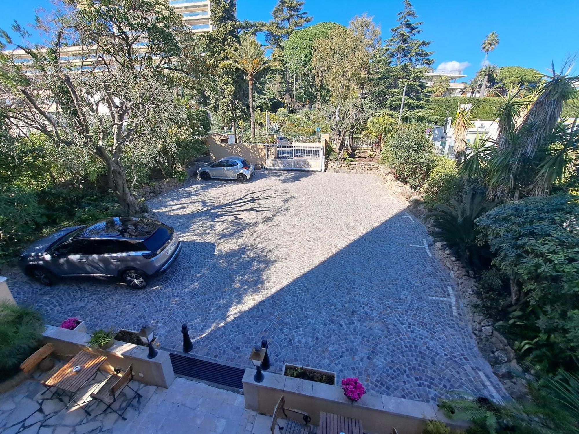 Veles 3* Cannes